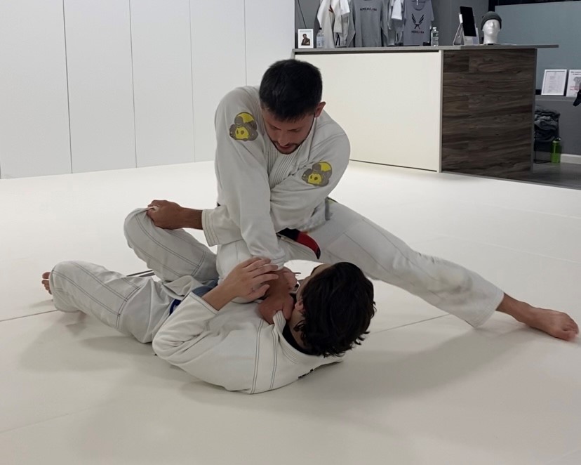 X-Pass into Knee on Belly