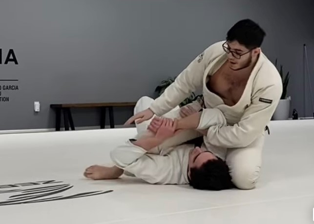 armbar transition off americana defense